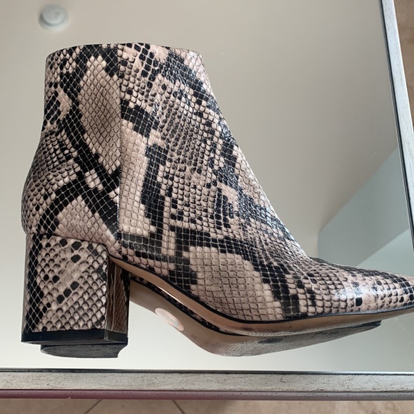MARC FISHER booties - Picture 3 of 12